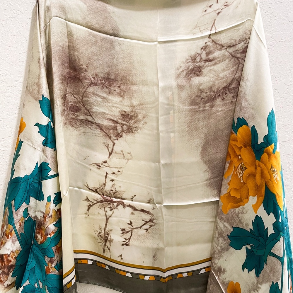 🌹🆕 Silky Scarf Wrap Shawl with Gray Ivory Teal Design - Picture 6 of 11